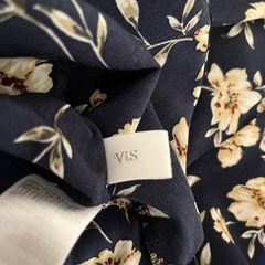 VIS 花柄ブラウス　Vネックの画像