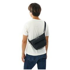 【10%OFF】ユニセックス　ショルダーバッグ　サコッシュ　THRASHER TH-O カブセショルダー ５L　BLACK / BLACK　送料無料　　の画像