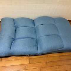 座椅子型ソファーの画像