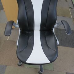 デスクチェア 昇降 肘付き OAチェア 合皮 黒×白  オフィスチェア ブラック×ホワイト 札幌 北20条店の画像
