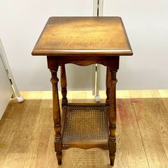 ☆江別市『かいとるどう』★カリモク コロニアル サイドテーブル オールド 花台 電話台の画像