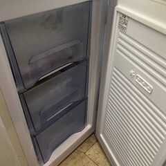 アイリスオーヤマ IUSD-6B-W 1ドア冷凍庫 (60L・右開き) ホワイト の画像