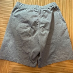 ハーフパンツ　130cm  グレーの画像