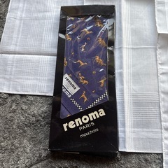 白い綿のハンカチ3枚と、レノマの箱入りハンカチ
の画像