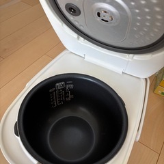 炊飯器　アイリスオーヤマ　5.5合の画像