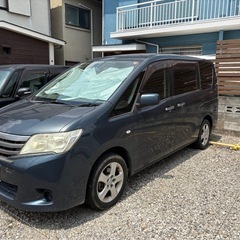 乗って帰れます◎ セレナC26 前期 8人乗り / 後席モニター付き / 家族向けの画像