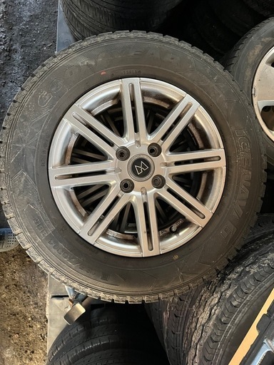 スタッドレスタイヤ　14インチ