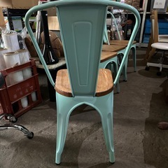 可愛いスチール椅子4脚セットの画像