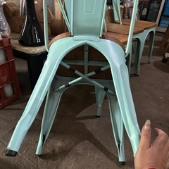 可愛いスチール椅子4脚セットの画像
