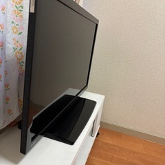 【セット販売】三菱液晶テレビとテレビ台　リモコンありの画像