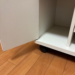 【セット販売】三菱液晶テレビとテレビ台　リモコンありの画像