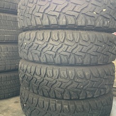 ブロックタイヤ　１２インチの画像