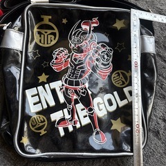 ヒーローバンク　エナメルショルダーバッグ　黒の画像