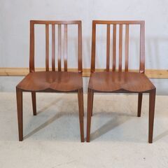 KAGURA(家具蔵)のウォールナット無垢材を使用したRESTA(レスタ) ダイニングチェア2脚セット。直線的でありながら有機的な曲面を使用したアームレスチェアはナチュラルモダンや北欧スタイルにも♪の画像