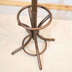 アンティーク調のベントウッド コートハンガーです。曲木の美しいラインが目を惹くポールハンガーは玄関はもちろんリビングのアクセントにも♪店舗什器にもおススメのクラシックなハットスタンドです。の画像