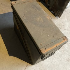 米軍アーモ缶大きめの画像