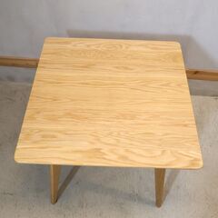 Re:CENO(リセノ)のRiver(リバー)正方形ダイニングテーブルです。オーク材の優しい質感と自然の風合いを活かしたシンプルなデザインの食卓。一人暮らしや1ROOMにもピッタリなコンパクトサイズ！の画像