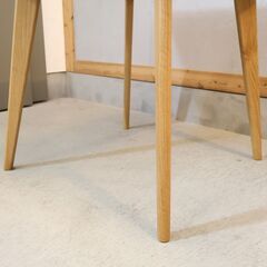 Re:CENO(リセノ)のRiver(リバー)正方形ダイニングテーブルです。オーク材の優しい質感と自然の風合いを活かしたシンプルなデザインの食卓。一人暮らしや1ROOMにもピッタリなコンパクトサイズ！の画像