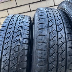 2018年30週ですが溝はあります。LT用ブリザック165   13 6PR 4穴鉄ちんの画像