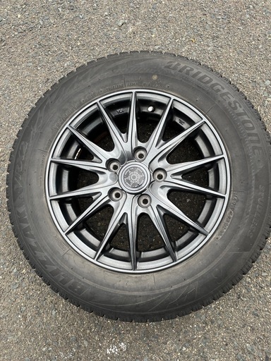 取り引き中　ブリヂストン　スタッドレスタイヤ