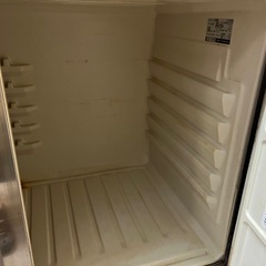 HOSHIZAKIステンレス製の3ドア冷蔵庫の画像