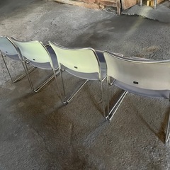 イス　４脚の画像