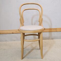 IDC大塚家具取り扱いの日本で唯一の曲木家具専門ブランド秋田木工の"No.1006" オーク材 ベントウッドチェアです！！アンティーク調のレトロなデザインがお部屋のアクセントになるダイニングチェア♪の画像
