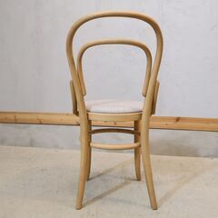 IDC大塚家具取り扱いの日本で唯一の曲木家具専門ブランド秋田木工の"No.1006" オーク材 ベントウッドチェアです！！アンティーク調のレトロなデザインがお部屋のアクセントになるダイニングチェア♪の画像