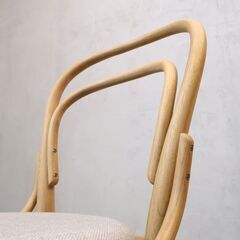 IDC大塚家具取り扱いの日本で唯一の曲木家具専門ブランド秋田木工の"No.1006" オーク材 ベントウッドチェアです！！アンティーク調のレトロなデザインがお部屋のアクセントになるダイニングチェア♪の画像