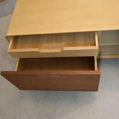 IDC OTSUKA(大塚家具)で取り扱われていたnissin(日進木工) メアリー テレビボード。引出の前板のみウォールナット材が使用されアクセントに！丸みのある優しいフォルムのローボードです♪の画像