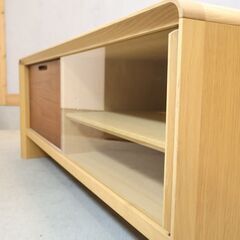 IDC OTSUKA(大塚家具)で取り扱われていたnissin(日進木工) メアリー テレビボード。引出の前板のみウォールナット材が使用されアクセントに！丸みのある優しいフォルムのローボードです♪の画像