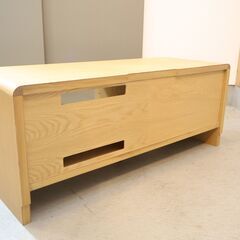 IDC OTSUKA(大塚家具)で取り扱われていたnissin(日進木工) メアリー テレビボード。引出の前板のみウォールナット材が使用されアクセントに！丸みのある優しいフォルムのローボードです♪の画像