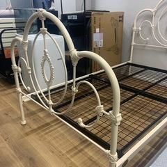 laura ashly ローラ　アシュレイ　セミダルベットフレームの画像