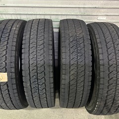 ‼️ハイエース　キャラバン‼️ブリヂストン　ブリザック　スタッドレスタイヤ　195/80r15の画像