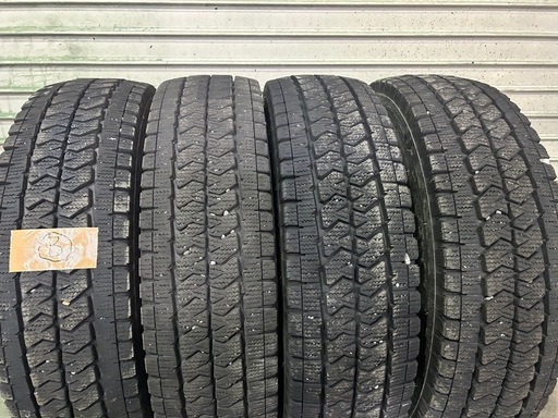 値下げ‼️ハイエース　キャラバン‼️ブリヂストン　ブリザック　スタッドレスタイヤ　195/80r15 195/80/15
