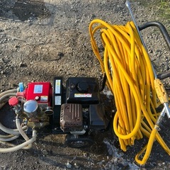 工進　エンジン式洗浄動噴　高圧洗浄機 洗車　最高圧力3.8MPa ガンホース、給水排水ホース付き 4馬力 DM-30 動力噴霧機 ガソリン  外壁　造園　田んぼ　消毒　除草　散水 高圧洗浄　動噴　潅水　防除 キャリー付き 簡易始動動画あり 宮崎の画像