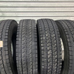 ‼️ハイエース　キャラバン‼️ブリヂストン　ブリザック　スタッドレスタイヤ　195/80r15の画像