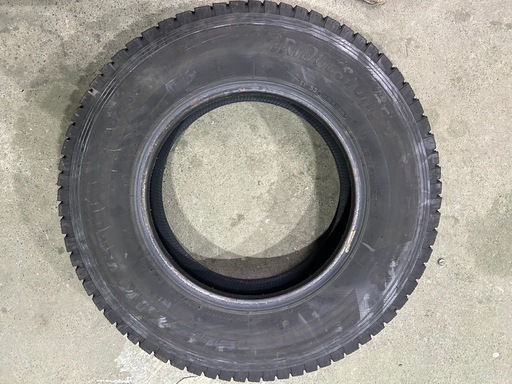 値下げ‼️ハイエース　キャラバン‼️ブリヂストン　ブリザック　スタッドレスタイヤ　195/80r15 195/80/15