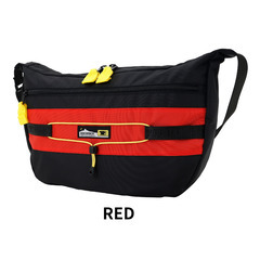 【10%OFF】ショルダーバッグ　ユニセックス MOUNTAINSMITH LANDSCAPE (BOAT FORM SHOULDER) MSCC-0005 18L BLACK / RED 送料無料の画像