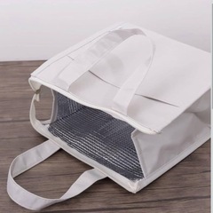 美品！★3coins★マチ広ランチボックス（税込2980円）の画像