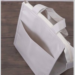 美品！★3coins★マチ広ランチボックス（税込2980円）の画像