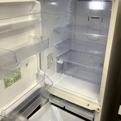 Sharp 3ドア冷蔵庫の画像