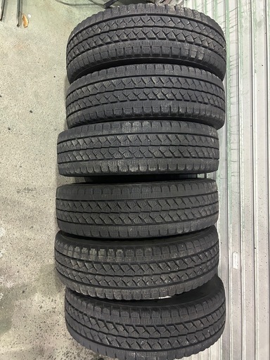 値下げ‼️デュトロ　キャンター　トラック‼️ブリヂストン　ブリザック　スタッドレスタイヤ　205/70r16 6本