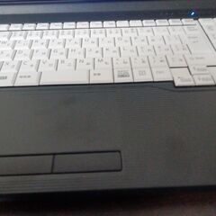 富士通 高年式高性能10世代Corei5　4コア8スレッド　メモリ8G 高速SSD搭載メモリ大容　 大画面15.6インチ　Wifi対応　　カメラ内蔵　Windows11の画像