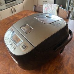 電気炊飯器の画像