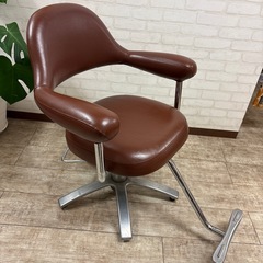 美容室のセット椅子
の画像