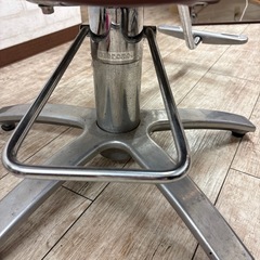 美容室のセット椅子
の画像