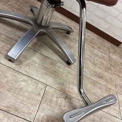 美容室のセット椅子
の画像