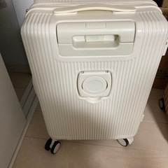 新品未使用のスーツケースsサイズ の画像