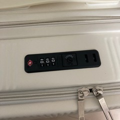 新品未使用のスーツケースsサイズ の画像